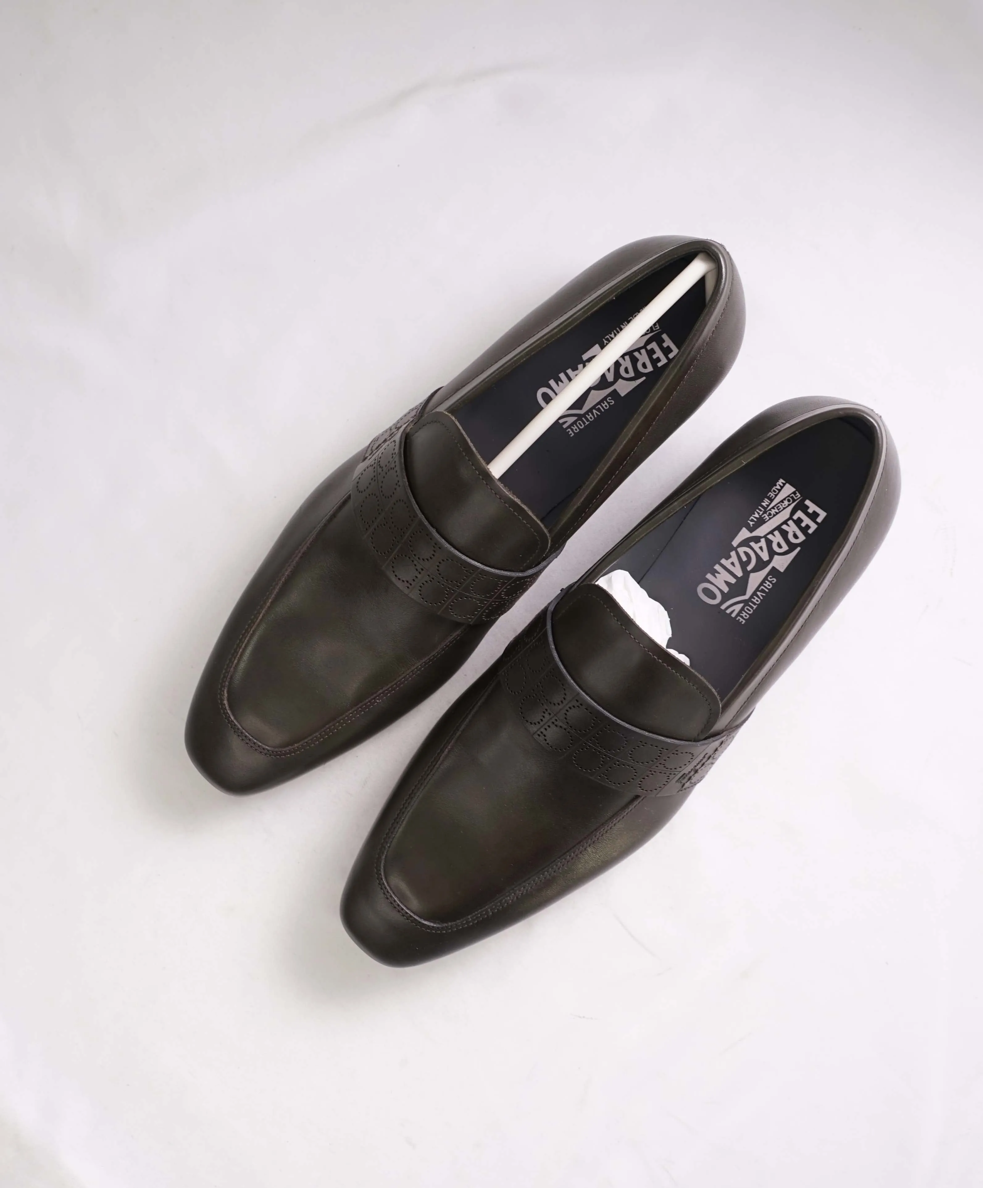 $850 SALVATORE FERRAGAMO - “GOLIATH" Gancini Embossed Loafer Gray Leather - 9