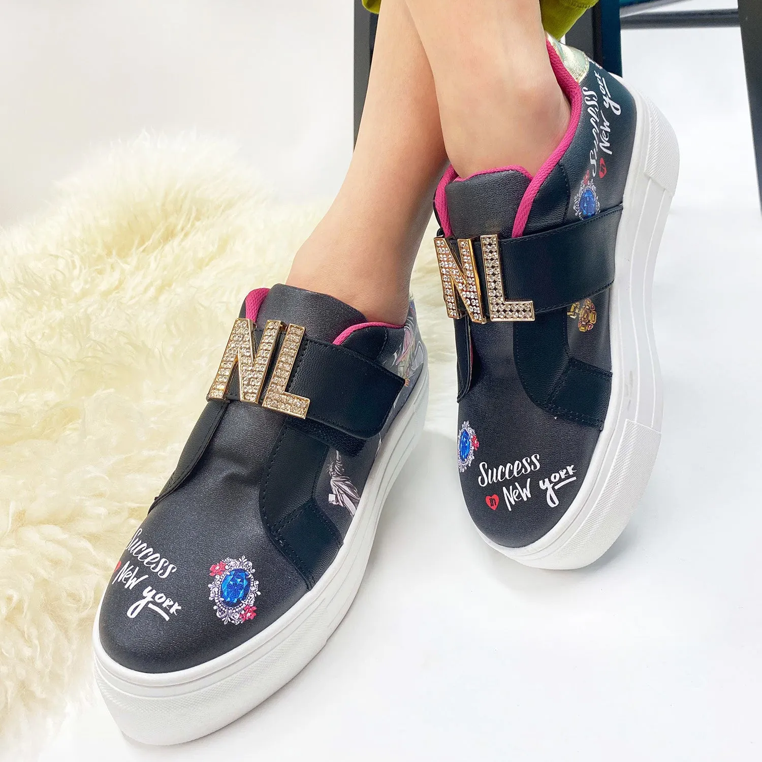 NL SLIP ON SNEAKERS